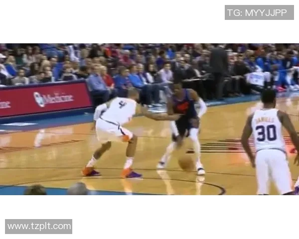 姚明运球技巧解析：如何通过变向运球突破防守者的重重阻碍