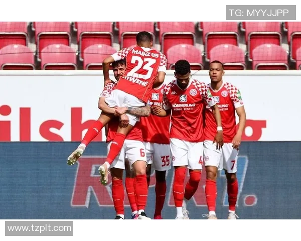 德甲焦点战莱比锡与多特蒙德互交白卷红牌争议引发全场热议